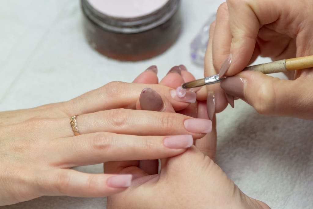 6 Differences Between Acrylic & Gel Nails